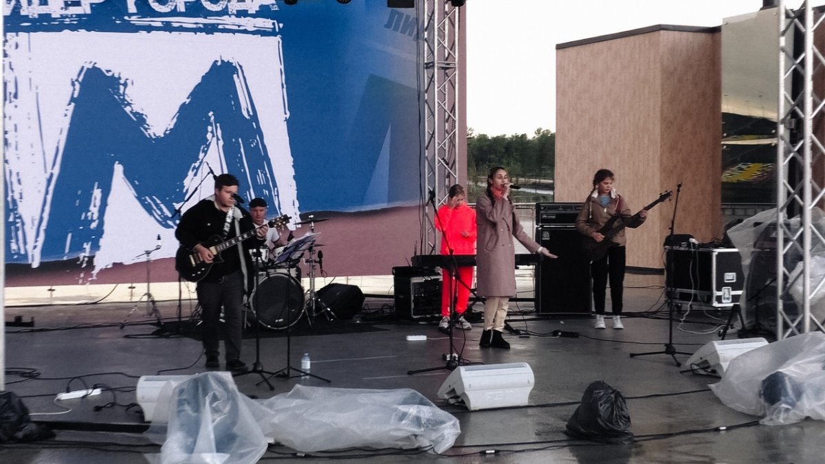ВИА «Интервал» выступил на городском фестивале «Лидер города М»